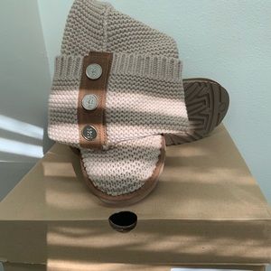 UGG Boots W Purl Cardy Knit  W/ CRM . Like New very warm & cozy for the winter